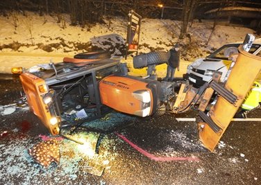 Ein Unfall mit einem Winterdienstfahrzeug hat sich am Samstag in Chemnitz ereignet.