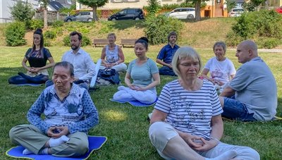 Vogtländer und Thüringer vereint bei einer Falun-Gong-Übungseinheit in Rudolstadt. 