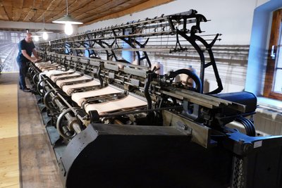Die nach ihrem Erfinder benannte Cotton-Maschine ist zwölf Meter lang.
