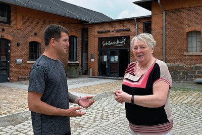 Marcel Becker, der Verantwortliche im Schlachthof, und Tafelleiterin Annerose Aurich arbeiten eng für das Projekt zusammen. 