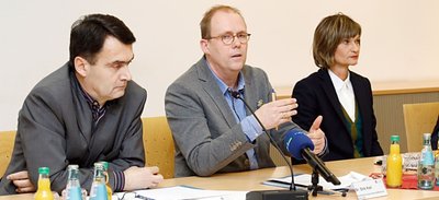 Auf einer Pressekonferenz im Rathaus nahmen gestern Oberbürgermeisterin Barbara Ludwig, CFC-Vorstands-Chef Mathias Hänel (links) und der neue CFC-Geschäftsführer Dirk Kall Stellung zur wirtschaftlichen Schieflage des Vereins.
