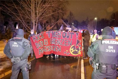 Am 8. Dezember vorigen Jahres gab es eine Demonstrationen vor dem gerade eröffneten Zentrum der rechtsextremen Identitären Bewegung in Chemnitz-Schönau.