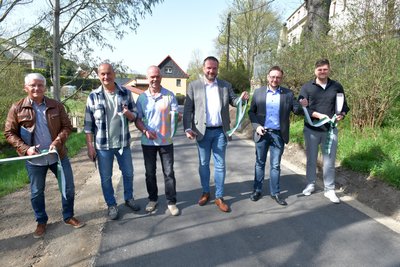 Straßenfreigabe Am Teich in Reichenbach: Mario Klippstein, Dirk Rümmler, Henrik Mosch, Daniel Karl, Rolf Weigand und Sören Klippstein (v.l.).
