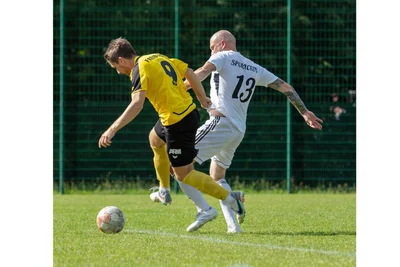 Comeback im BSC-Trikot: Sebastian Krause (l.), der zwei Jahre mit dem FV Dresden Laubegast in der Sachsenliga spielte, meldete sich gegen den SC Syrau auf dem Platz der Einheit zurück.