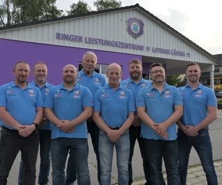 Zum Tag der offenen Tür freut sich auch die Führungsriege der Abteilung Ringen des FCE Aue auf viele Gäste. Dazu gehören Jürgen Becher, Lutz Gerber, Sylvio Mehlhorn, Hans-Ullrich Becher, Uwe Klippel, Frank Witscher, Uwe Günther und Björn Schöniger (von links). 
