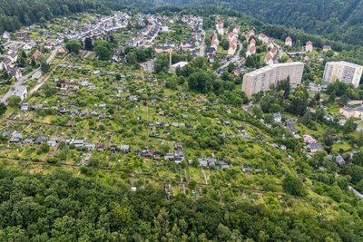 Blick aus der Luft auf die Kleingartenanlage auf dem Eichert in Aue.