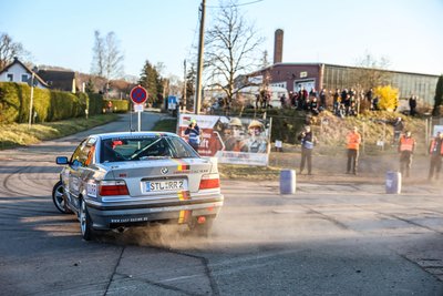 Axel Richter/Nick Uhlmann mit ihrem BMW E36 im Drift.