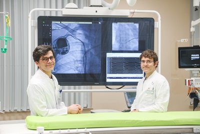 Das Herz und seinen Schrittmacher im Blick: Dr. Utz Richter (links) und Prof. Dr. Marian Christoph am Klinikum Chemnitz.