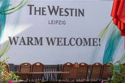 "The Westin Leipzig. Warm Welcome!", steht auf einem Schild vor dem Hotel "Westin Leipzig". Gil Ofarim hingegen fühlte sich dort alles andere als willkommen, wie er sichtlich bewegt in einem Video schilderte.