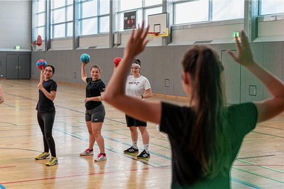 Auch die Handballerinnen vom TSV Penig (hier ein Archivbild) trainieren in einer Sporthalle der Stadt.