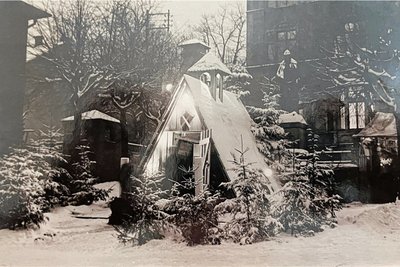 Weihnachtsdeko des Schnitzvereins auf dem Stollberger Markt, Ende der 1930er-Jahre. 
