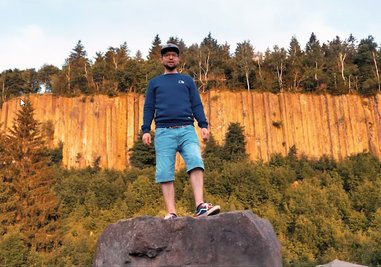 Ausschnitt aus dem Musikvideo zu "Mei Scheimbarch" von Mark Schmidt. Mehr als 4000 Aufrufe sind seit der Veröffentlichung schon registriert. Gedreht hat das Video Christian Dageförde.