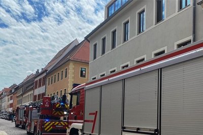 Ein Großaufgebot an Feuerwehren ist am Montagmittag zur Freiberger Burgstraße gerückt. Allerdings handelte es sich um einen Fehlalarm.