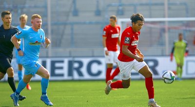 Der Zwickauer Johan Gomez (r.) am Ball.
