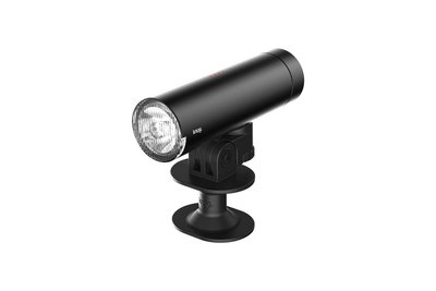 Für den Kopf: Die Helmlampe PWR Rider von Knog ist auch eine Powerbank. Die Beleuchtung steckt in einem wasserdichten Gehäuse. Der Licht-Output lässt sich per App einstellen. Preis: ca. 66 Euro.