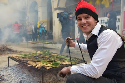 Die Katalanen betrachten die Calçot als Königin ihrer traditionellen Küche.