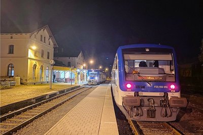 Züge der Freiberger Eisenbahn im Bahnhof Mulda. Die Strecke von Freiberg nach Holzhau soll mit dem Lückenschluss nach Moldava (Moldau) wieder wie vor dem Krieg durchgängig bis nach Most (Brüx) befahrbar sein.