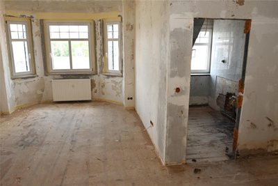 Dies wird das größte Zimmer im Obergeschoss des Hotels.