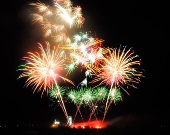 Großfeuerwerke wie hier zum Bergstadtfest 2012 gehören zur Kategorie F4. Ihr Einsatz verbietet sich derzeit von selbst. 