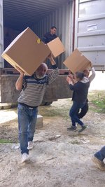 Der in Reichenbach beladene Container wird entladen.