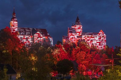 Rot, grün oder lila – Schloss und Kirche Schwarzenberg werden farbenfroh leuchten.