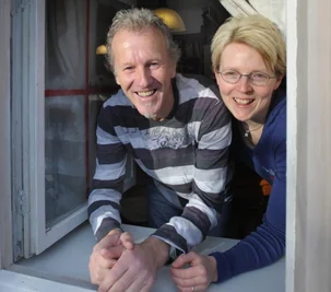 
              <p class="artikelinhalt">Simon und Katrin Orrell gründen einen Englisch-Klub in Mühlau.</p>
            