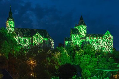 Die Vorfreude auf das Festspektakel wächst. Schloss und Kirche Schwarzenberg dienen als Projektionsfläche.