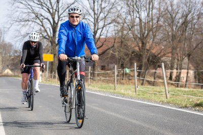 Die Berthelsdorfer Straße ist schmal und verfügt über keine gesonderten Rad- und Gehwege.