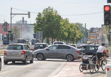 Stau auf der Zwickauer Straße wegen Bauarbeiten stadteinwärts zwischen Kappler Drehe und Barbarossastraße.