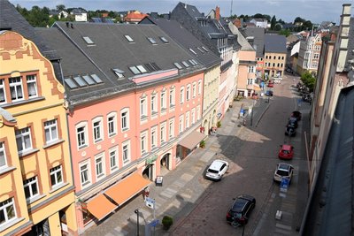Der Ausblick vom Hotel Deutsches Haus in Mittweida auf die Rochlitzer Straße in Richtung Markt.