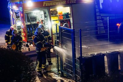 An vier Stellen brannten insgesamt fünf Container für Recyclingmüll.