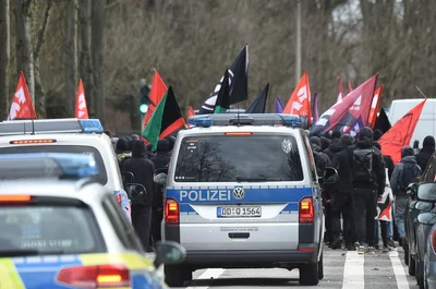 Rund 200 Polizisten sicherten die Demo ab.