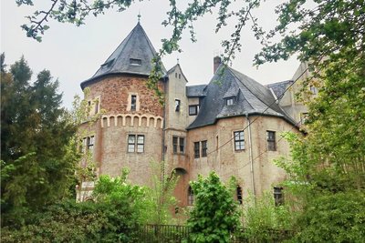 Schloss Reinsberg soll nach langem Schattendasein zu neuem Glanz finden. Die Investorin will hier unter anderem ein 60-Betten-Hotel, ein Café für Wanderer und Wohnungen einrichten. 