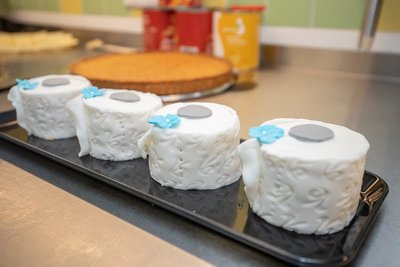 Süße Leckerei statt Mangelware: Das Café Annabella im Crottendorfer Räucherkerzenland überrascht mit dieser Klopapiertorte.