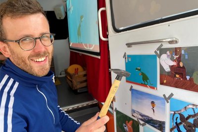 Filmvorführer Matthias Ditscherlein kommt wieder nach Heinsdorf, wenn auch diesmal ohne Bus.