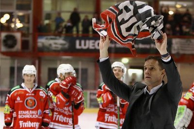 Da Marian Bazany auch in den Play-offs jubeln will, verhängt der Trainer in der entscheidenden Phase der Saison eine Informationssperre. 