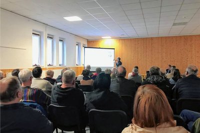 Etwa 100 Interessierte verfolgten die Erläuterungen von Knut Hauswald. Nach den Ausführungen des Architekten aus Batzdorf gab es Applaus. 