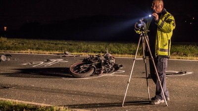 Die drei Verletzten wurden in ein Krankenhaus gebracht, teilte die Polizei mit. 