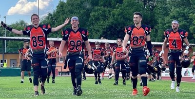 Die American Footballer der Vogtland Rebels haben gut lachen. In Saalfeld holten sie den zweiten Saisonsieg. 