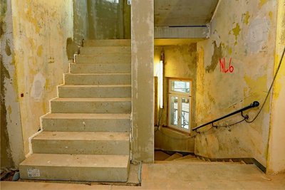 Die Treppenhäuser im Gebäude wurden zum Teil erweitert.