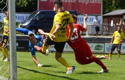 Auf Keeper Maximilian Schlosser und seine Vorderleute wird wohl auch gegen Dynamo Dresden wieder viel Arbeit zukommen - so wie hier im Testspiel gegen den FSV Zwickau (1:4).