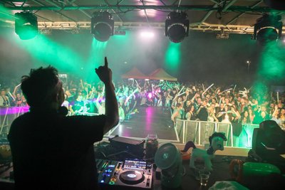 Die Partyreihe Venga-Venga feierte in Zschopau ihr erstes 1990er- und 2000er-Open-Air in der Region.