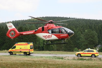 Das Mädchen wurde mit dem Rettungshubschrauber ins Krankenhaus geflogen.