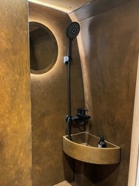 Die Dusche im Van: Tür zu und Wasser Marsch! 