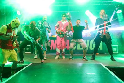 In der Nacht zu Sonntag hat sich das Gelände des ehemaligen MZ-Werks in Zschopau in ein großes Festivalgelände verwandelt.