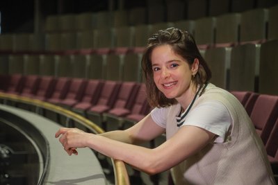 „Ich kannte Chemnitz vorher nicht und bin total begeistert“: Athanasia Zöhrer, Sopranistin aus Berlin, ist Mittwochabend zum letzten Mal als Violetta in Verdis „La Traviata“ an der Chemnitzer Oper zu sehen. Die Vorstellung ist nahezu ausverkauft.