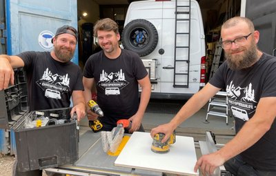 Chris Ittner, Christopher Möckel und Felix Georgi (v. l.) - sie sind die Macher hinter Christophervanlife, einem Start-up aus Schwarzenberg.