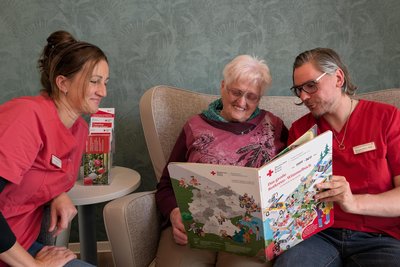 Gemeinsam Spaß haben ist das Credo für Treff-Leiterin Mandy Fuder (l.), Irene Decker und dem stellvertretenden Leiter, Ralf Morgenstern