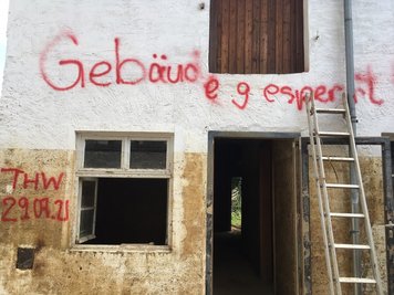 Der Baustoffmangel macht auch den Wiederaufbau der Gebäude schwierig.