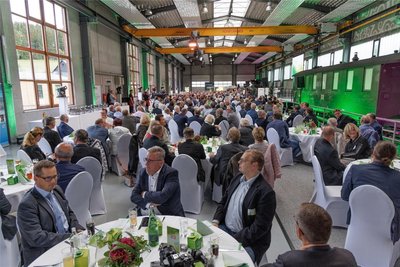 Rund 300 Gäste aus Politik, Wirtschaft und Gesellschaft waren zur "Summer Lounge der Wirtschaft" geladen.
